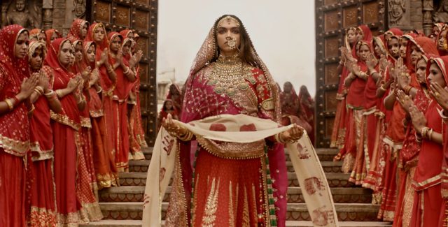 ディーピカがインド映画でダンスを披露 パドマーワト女神の誕生 予告編と場面写真解禁